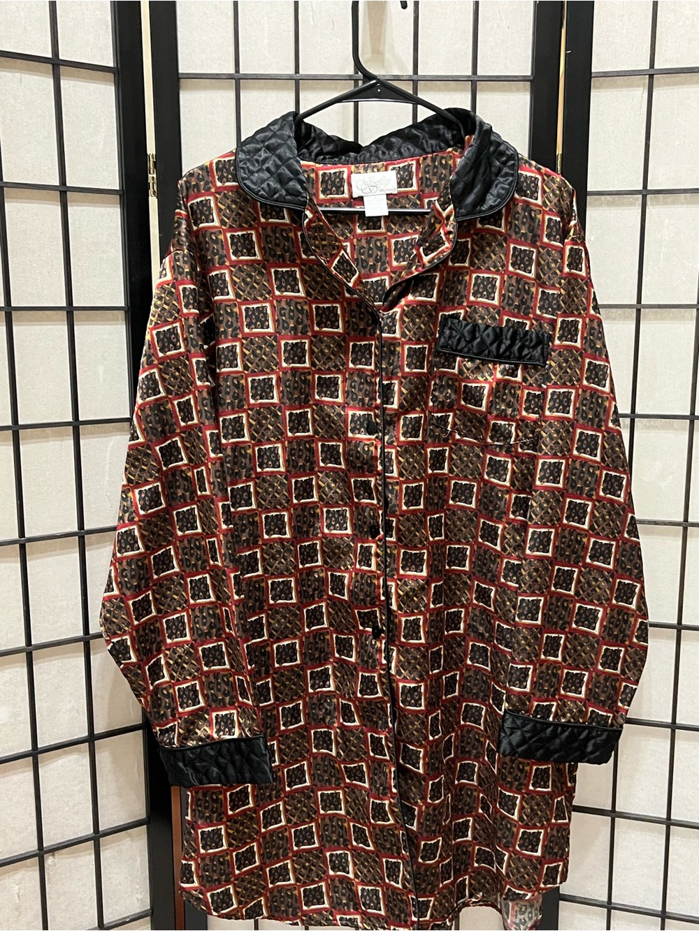 GO SOFTLY WOMENSilky Geometric Print Button-Up NIGHT Shirt with Quilted Trim 1X